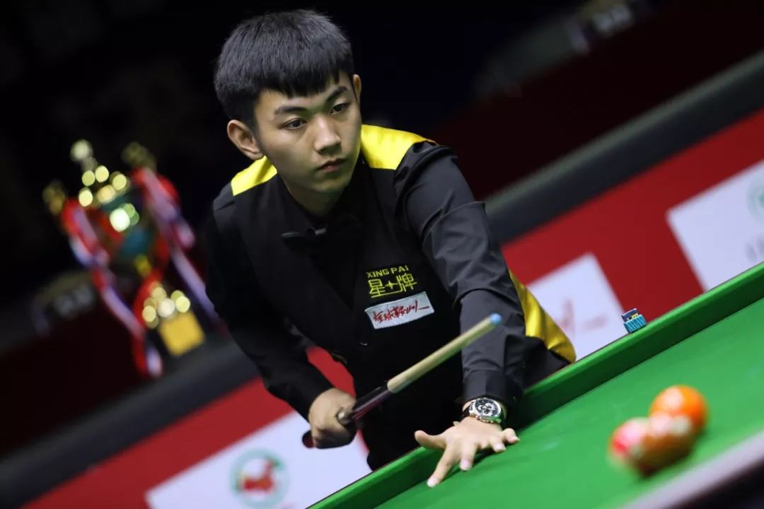 俱乐部在巨 俱乐部在巨